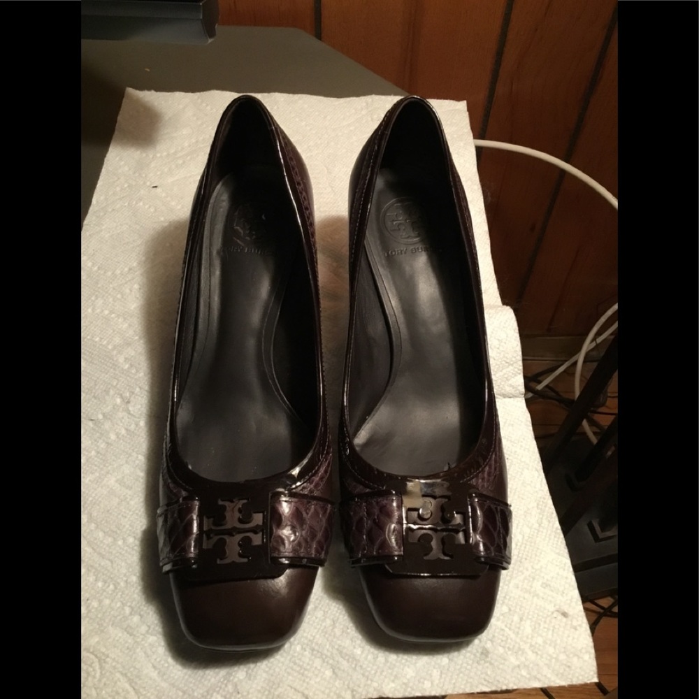 Tory Burch Brown Leather Logo Buckle Pumps